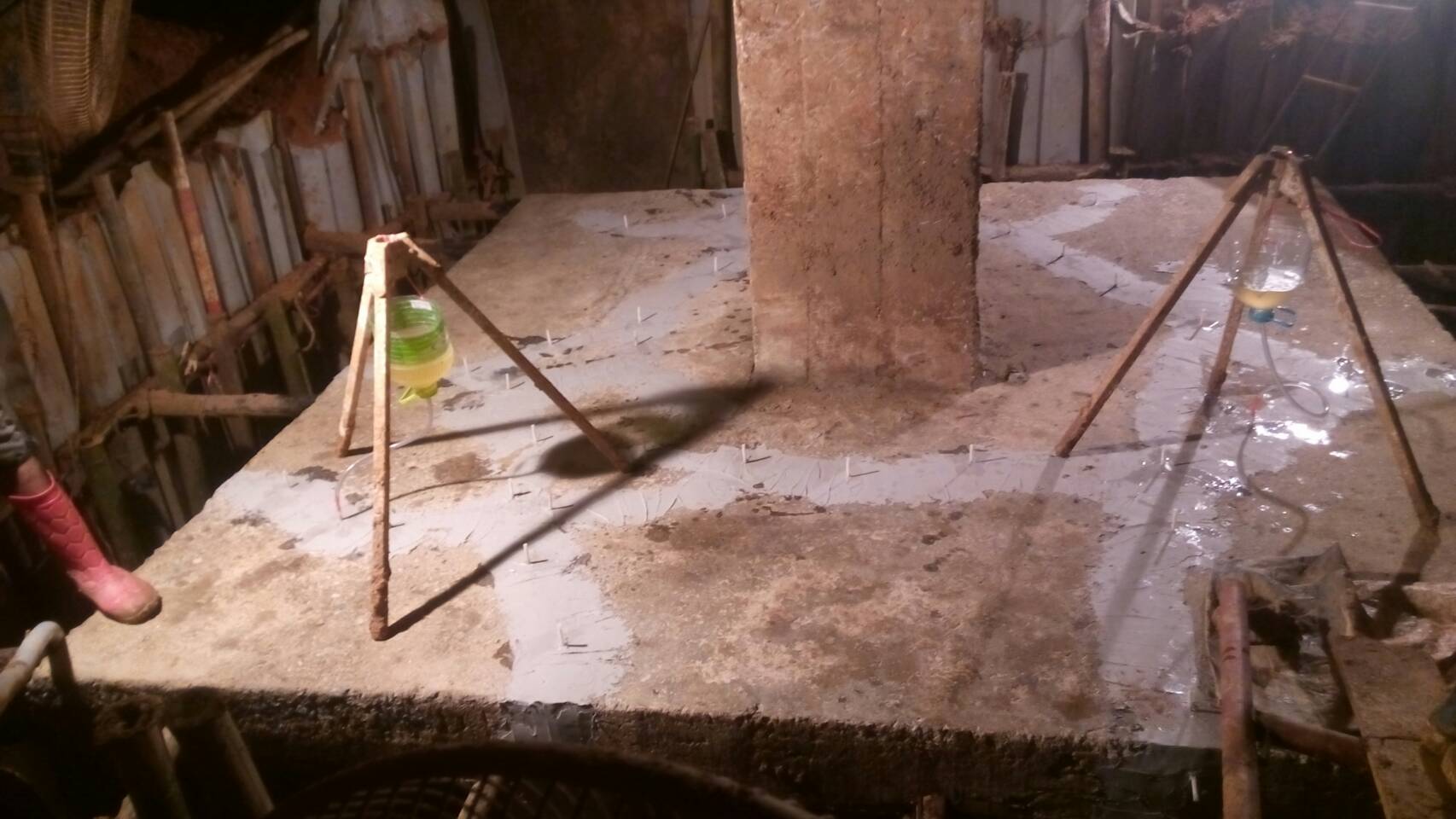 Gravity Injection of large cracks